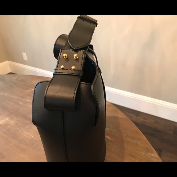 Burberry large leather bucket bag - Picture 9 of 11